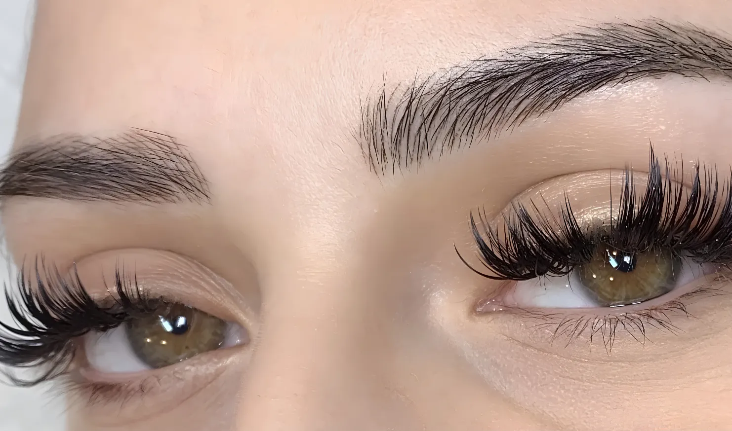 Perfectly Defined Brows with the Blend of Microblading & Shading