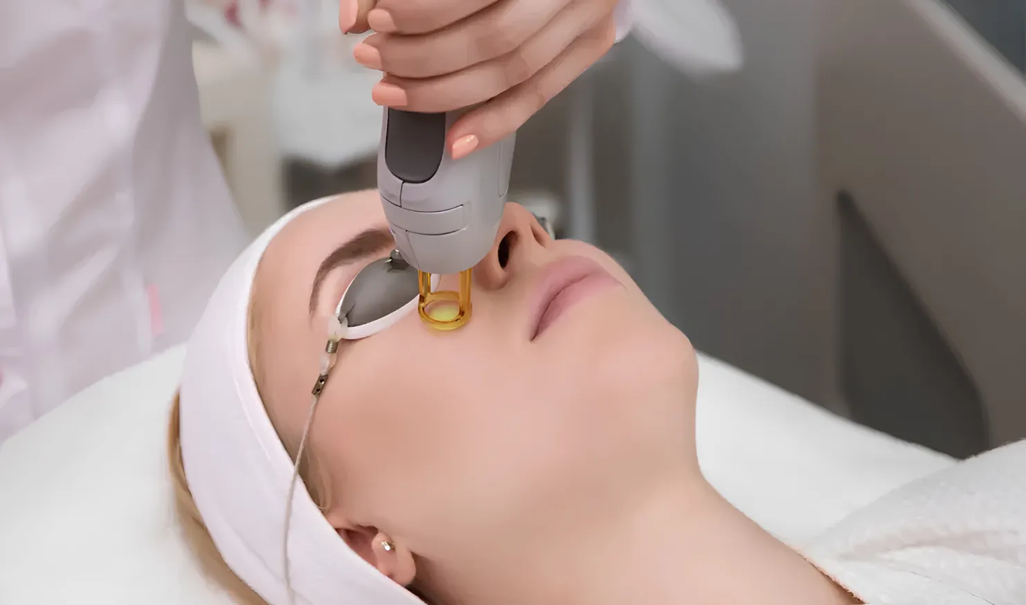 Hollywood Glow Facial Treatment in Vijayawada | Celebrity Glow & Skin Rejuvenation Facial
